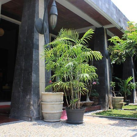 Puri Minggiran Guesthouse Yogya Γιογκιακάρτα Εξωτερικό φωτογραφία
