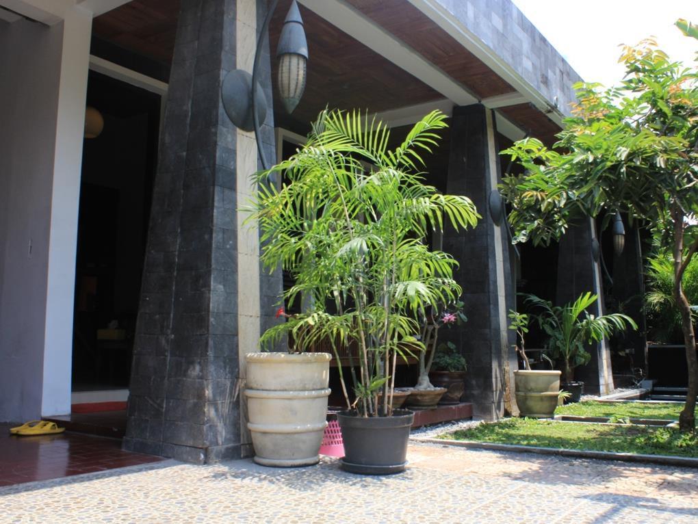 Puri Minggiran Guesthouse Yogya Γιογκιακάρτα Εξωτερικό φωτογραφία