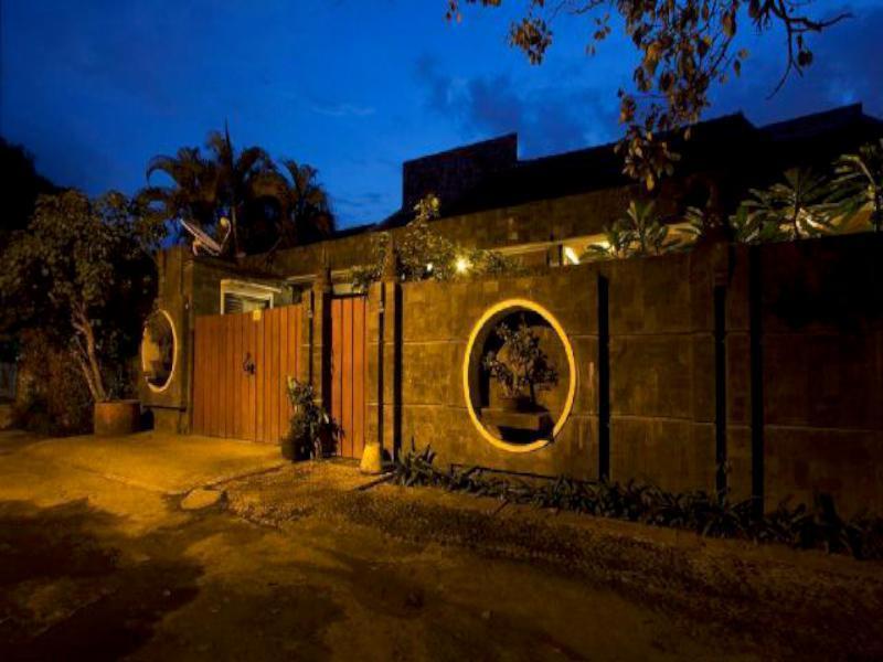 Puri Minggiran Guesthouse Yogya Γιογκιακάρτα Εξωτερικό φωτογραφία