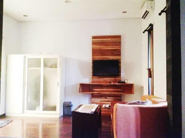 Puri Minggiran Guesthouse Yogya Γιογκιακάρτα Εξωτερικό φωτογραφία