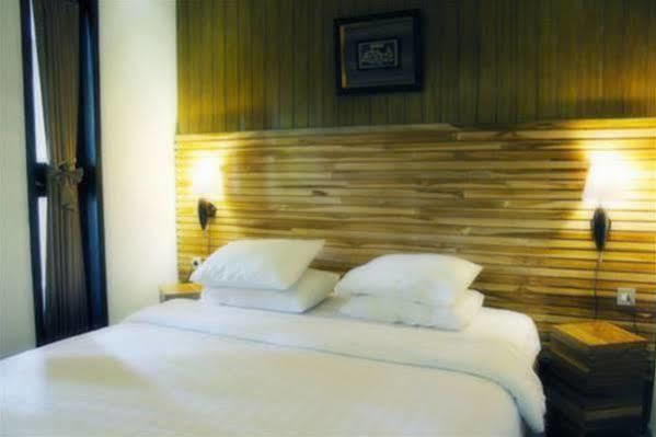 Puri Minggiran Guesthouse Yogya Γιογκιακάρτα Εξωτερικό φωτογραφία
