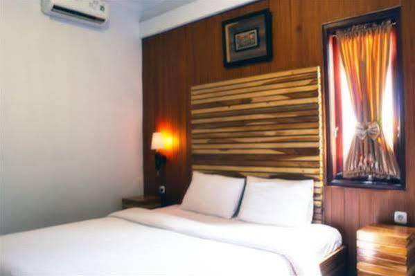 Puri Minggiran Guesthouse Yogya Γιογκιακάρτα Εξωτερικό φωτογραφία