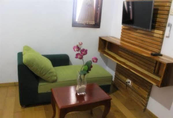 Puri Minggiran Guesthouse Yogya Γιογκιακάρτα Εξωτερικό φωτογραφία