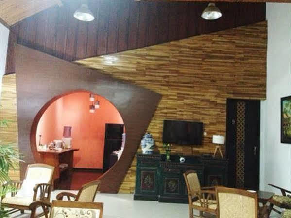 Puri Minggiran Guesthouse Yogya Γιογκιακάρτα Εξωτερικό φωτογραφία