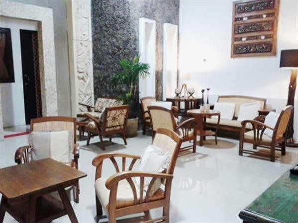 Puri Minggiran Guesthouse Yogya Γιογκιακάρτα Εξωτερικό φωτογραφία
