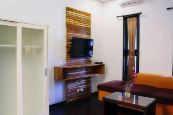 Puri Minggiran Guesthouse Yogya Γιογκιακάρτα Εξωτερικό φωτογραφία