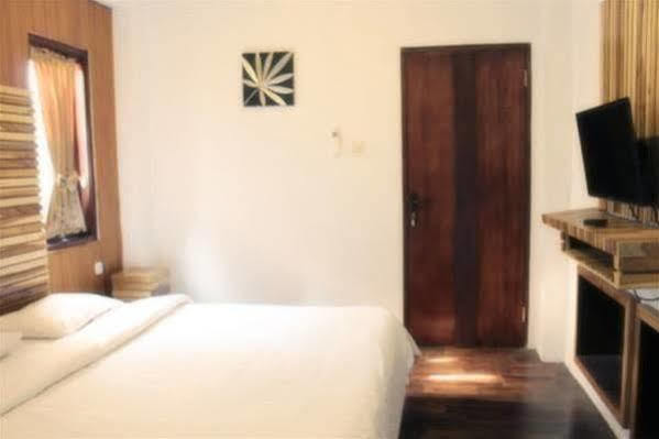 Puri Minggiran Guesthouse Yogya Γιογκιακάρτα Εξωτερικό φωτογραφία