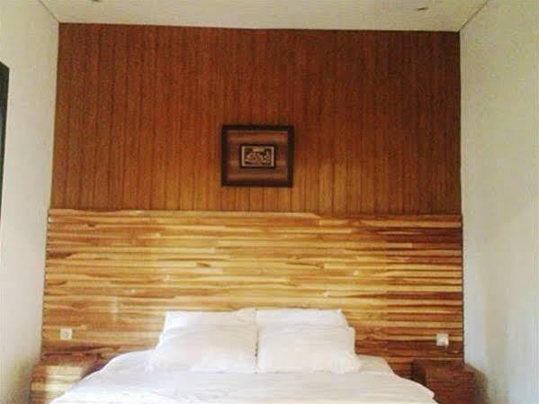 Puri Minggiran Guesthouse Yogya Γιογκιακάρτα Εξωτερικό φωτογραφία